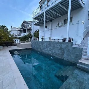 Dream With Heated Swimming Pool, Jacuzzi, Waterfall, Heating Is Extra Villa